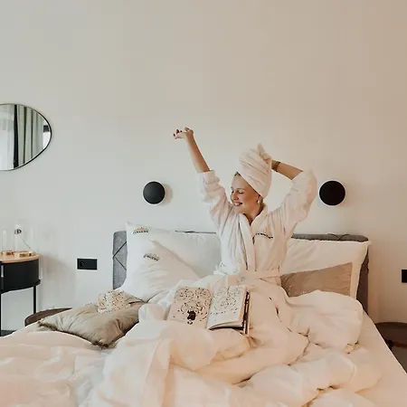 アパートホテル Granaria Premium River View By Downtown 4*